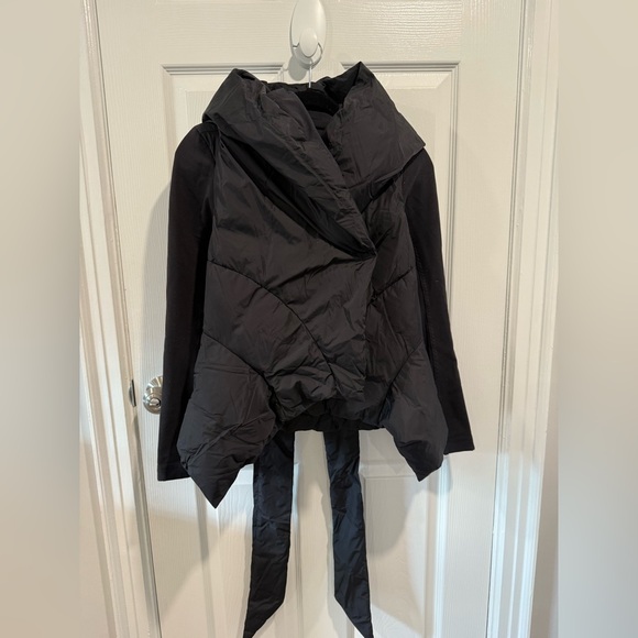 Lululemon Down To The Studio Jacket
Black / Reversible Slub Black Vintage Size 4 - Picture 7 of 16